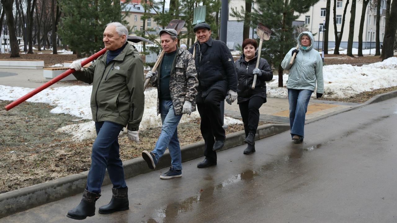 На субботник, как на праздник.