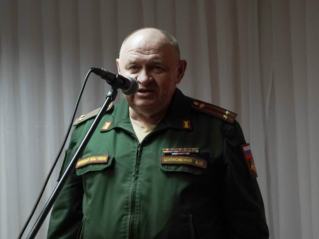 Новомосковским студентам в библиотеке рассказали о военной профессии.