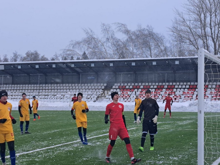Футбол. «Снеговик -2026». Новомосковское дерби в первом туре соревнований среди юношей.