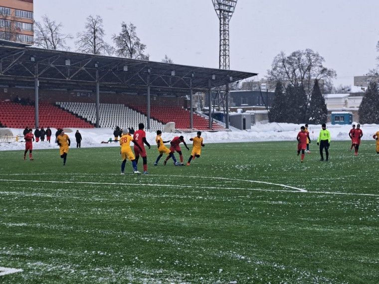 Футбол. «Снеговик -2026». Новомосковское дерби в первом туре соревнований среди юношей.