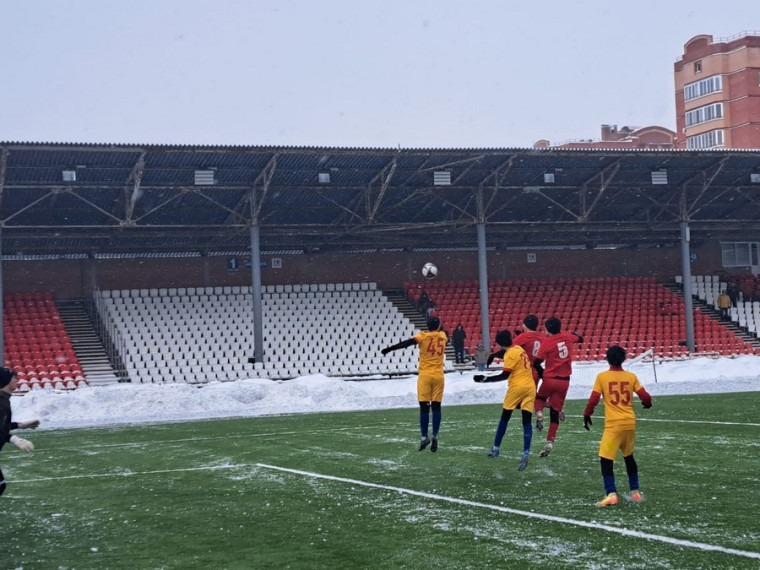 Футбол. «Снеговик -2026». Новомосковское дерби в первом туре соревнований среди юношей.