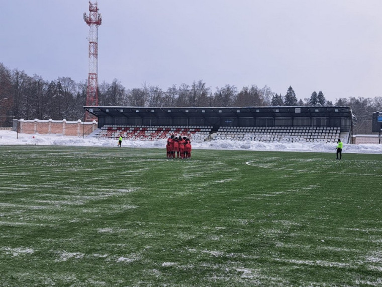 Футбол. «Снеговик -2026». Новомосковское дерби в первом туре соревнований среди юношей.