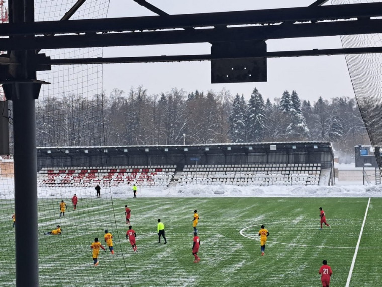 Футбол. «Снеговик -2026». Новомосковское дерби в первом туре соревнований среди юношей.