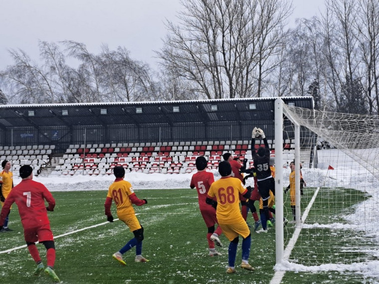 Футбол. «Снеговик -2026». Новомосковское дерби в первом туре соревнований среди юношей.