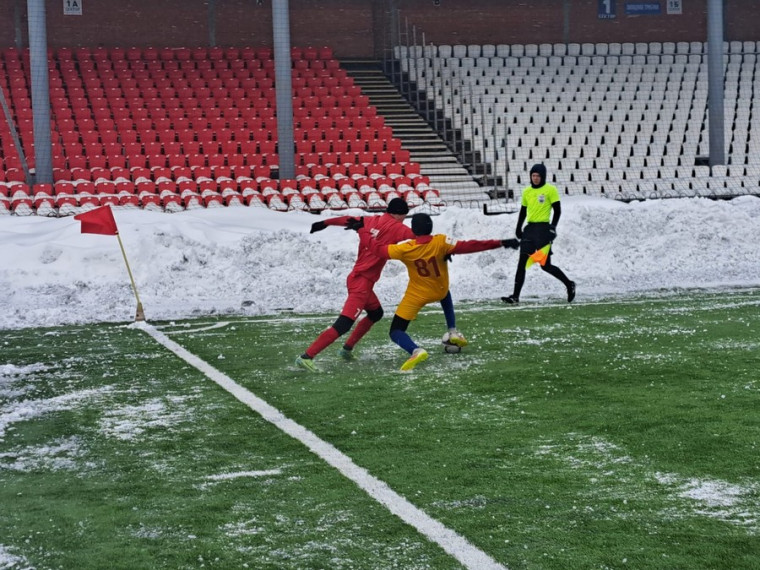 Футбол. «Снеговик -2026». Новомосковское дерби в первом туре соревнований среди юношей.