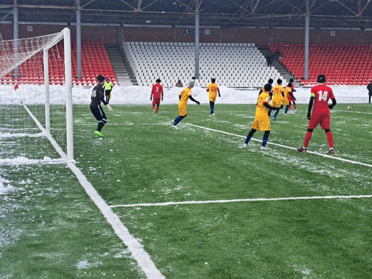 Футбол. «Снеговик -2026». Новомосковское дерби в первом туре соревнований среди юношей.