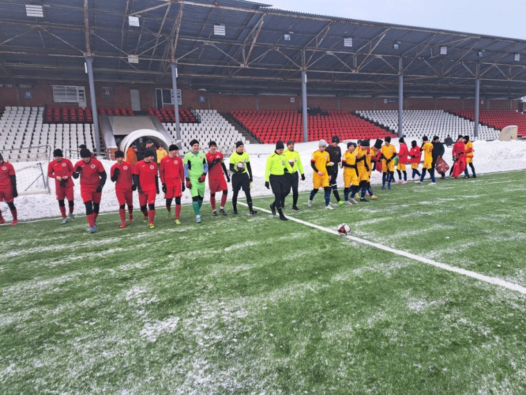 Футбол. «Снеговик -2026». Новомосковское дерби в первом туре соревнований среди юношей.