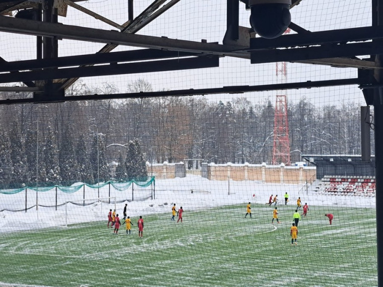 Футбол. «Снеговик -2026». Новомосковское дерби в первом туре соревнований среди юношей.