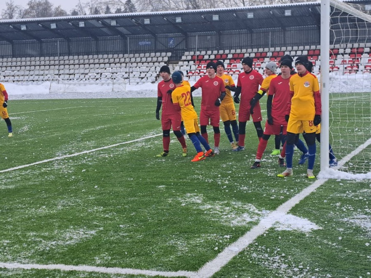 Футбол. «Снеговик -2026». Новомосковское дерби в первом туре соревнований среди юношей.