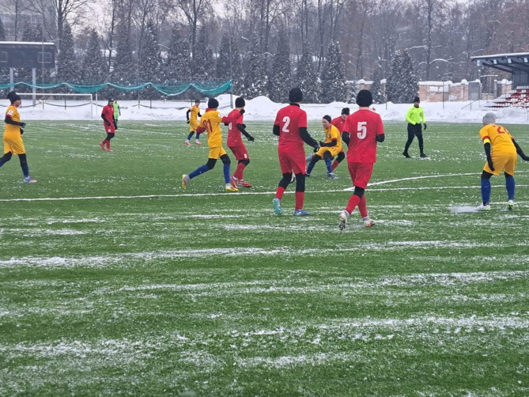 Футбол. «Снеговик -2026». Новомосковское дерби в первом туре соревнований среди юношей.