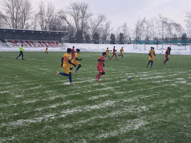 Футбол. «Снеговик -2026». Новомосковское дерби в первом туре соревнований среди юношей.