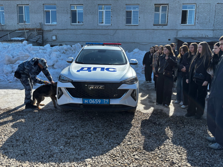 Полиция Новомосковска открыла двери для будущих коллег.