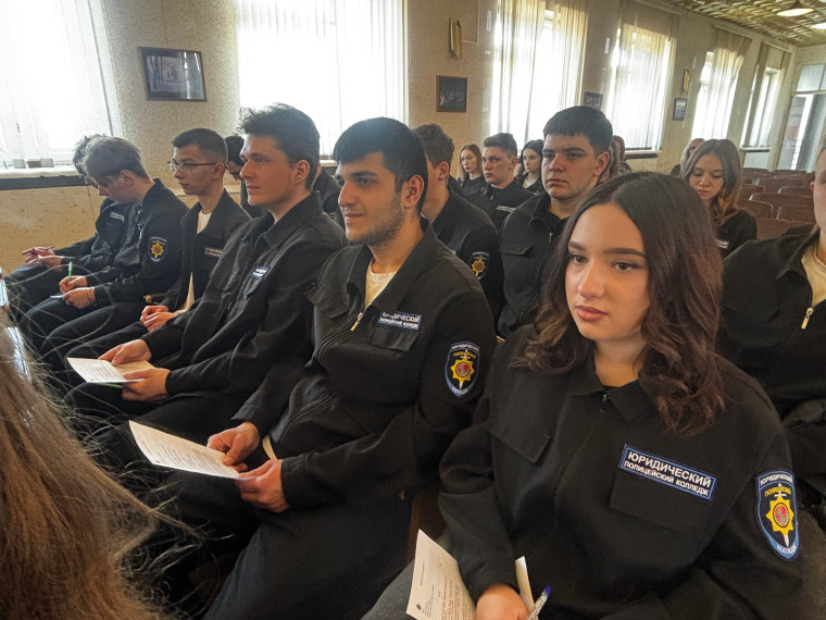 Полиция Новомосковска открыла двери для будущих коллег.