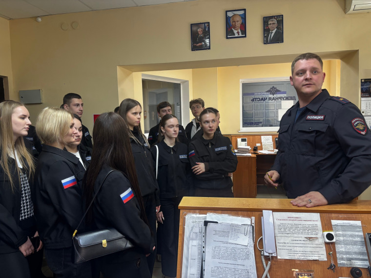 Полиция Новомосковска открыла двери для будущих коллег.