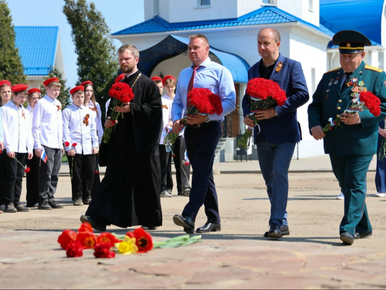 Новомосковцы почтили память героев.