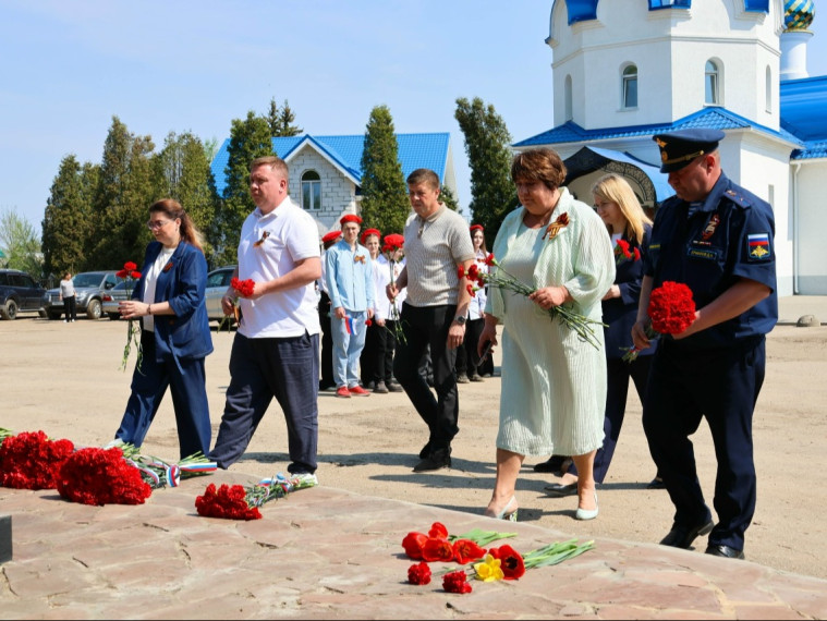 Новомосковцы почтили память героев.